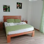 Casa Do Meio Homestay Alcofra