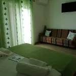 Homestay Casa Do Meio Alcofra
