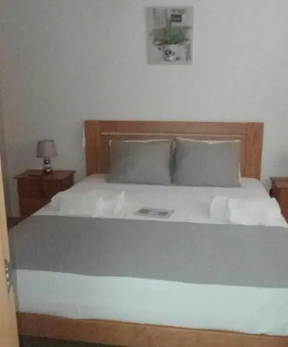 Casa Do Meio * Alcofra