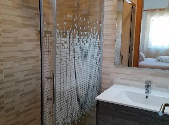 Casa Do Meio Quarto em Acomodações Particulares Alcofra