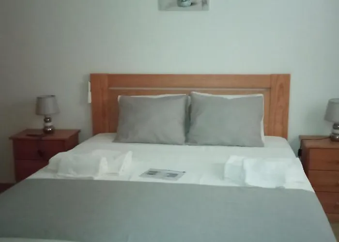 Casa Do Meio Quarto em Acomodações Particulares Alcofra