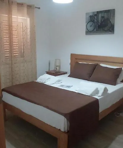 Casa Do Meio Quarto em Acomodações Particulares *