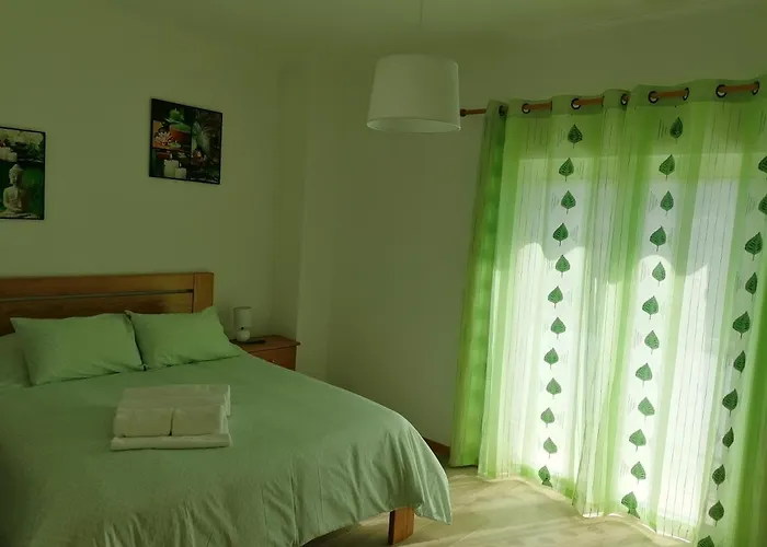 Casa Do Meio Quarto em Acomodações Particulares Alcofra